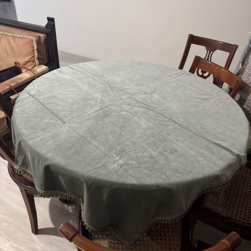 Tablecloths and chair covers used, set of 2 each