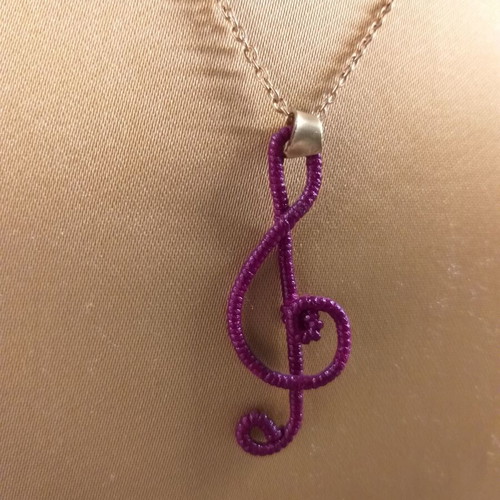 Necklace with treble clef and chain