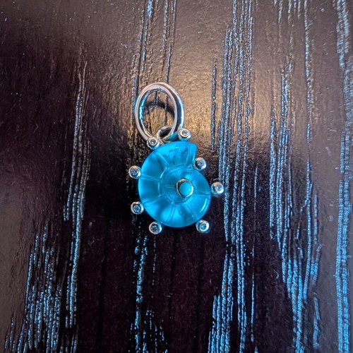 Silver shell charm with blue Murano glass, S925