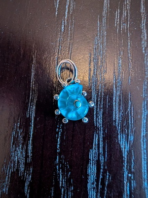 Silver shell charm with blue Murano glass, S925