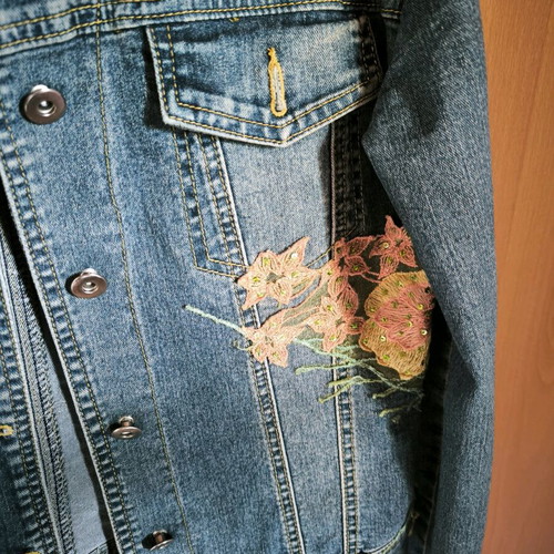 Women's denim jacket like new, size large, blue with embroidery