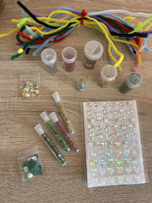 Craft materials and glitter set with stickers, pipe cleaners, beads