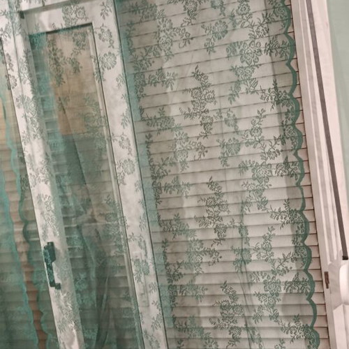 Green lace curtains like new, set of two, 2.5m x 1m each