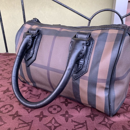 Berburry handbag like new, small size
