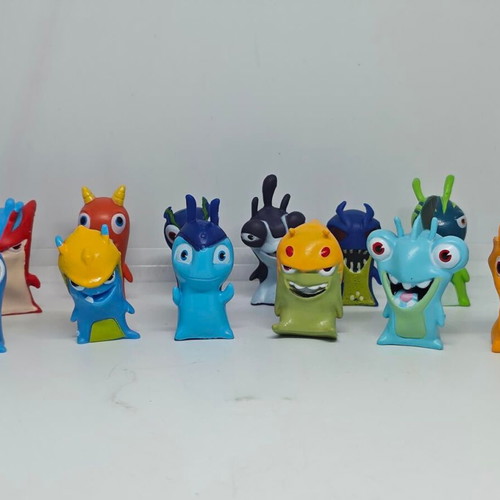 Slugterra figures set like new, collection of 24 pieces