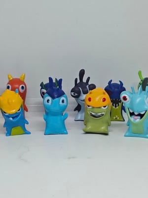 Slugterra figures set like new, collection of 24 pieces