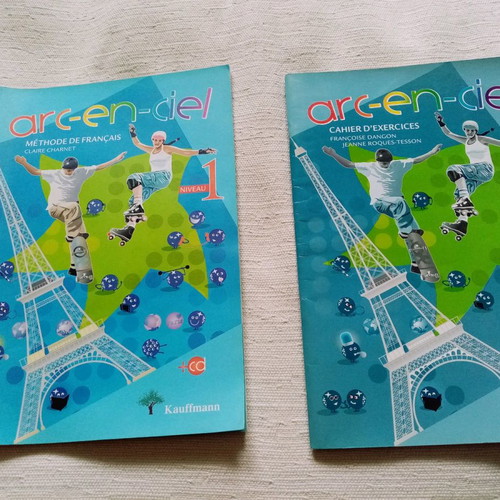 Arc en ciel méthode de français exercise book, like new, set of 2