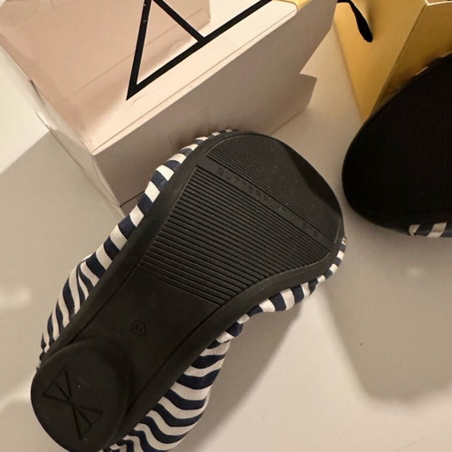 Butterfly Twists striped foldable ballerinas size 41 like new with box