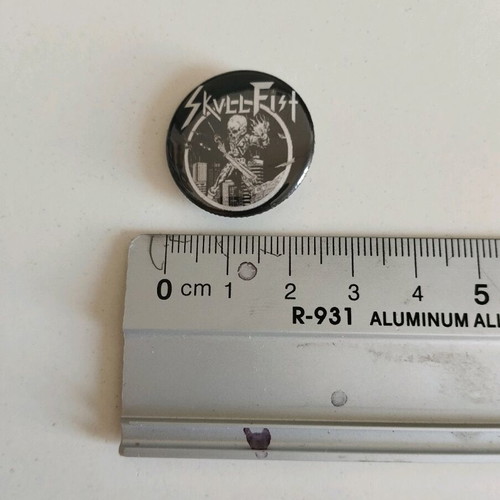 Skull Fist pin new, size 1inch / 25mm