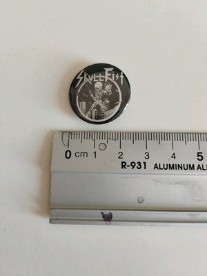 Skull Fist pin new, size 1inch / 25mm
