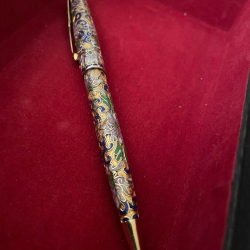 Cloisonné pen used in excellent condition