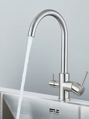 Matte silver kitchen faucet for under-sink water filter
