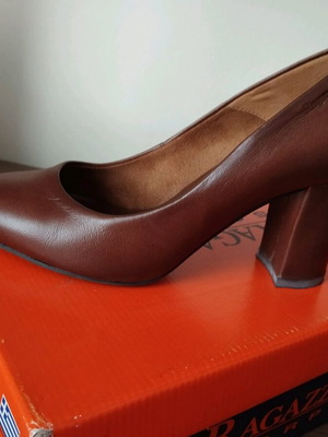 Brown leather Ragazza pumps like new, size 36