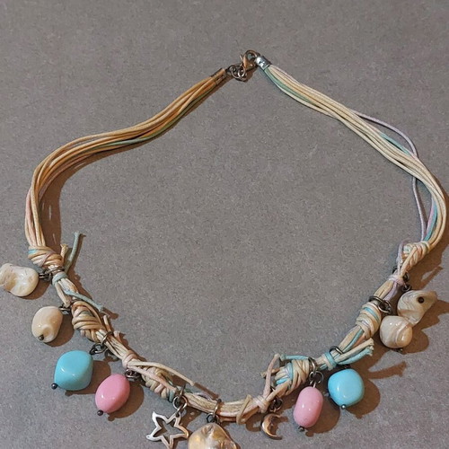 Boho necklace like new with pink and multicolored hanging stones