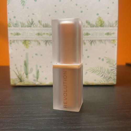 Makeup Revolution Lip Allure Soft Satin Lipstick with gift