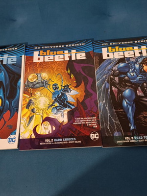 DC Comics Blue Beetle 3 issues like new, English