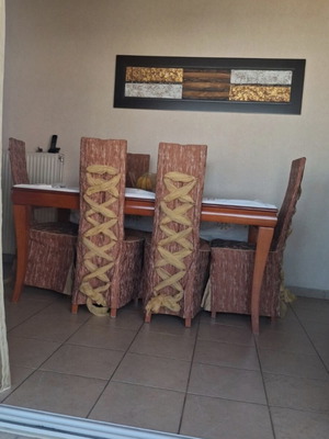 Dining table like new, solid cherry wood, 1.65×0.87 closed, 2.50 open