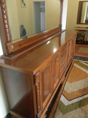 Buffet carved with mirror from the 80s, new