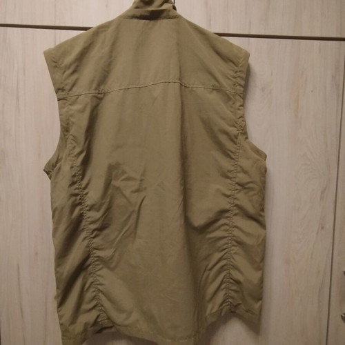 Lightweight men's jacket with detachable sleeves and hood size L like new, beige