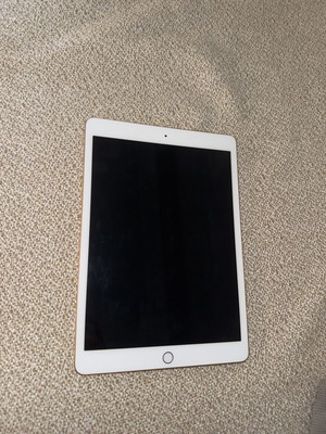 iPad 8th Gen (2020) 32GB like new with case gift
