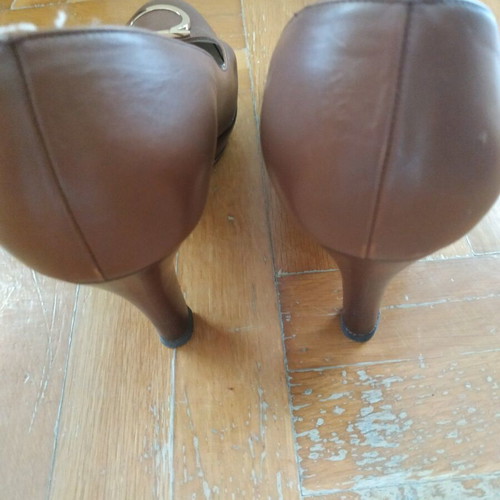 Salvatore Ferragamo Gancini Block Heel Pump size 40 like new, brown