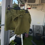 Unique21 women's shorts with belt like new, khaki green