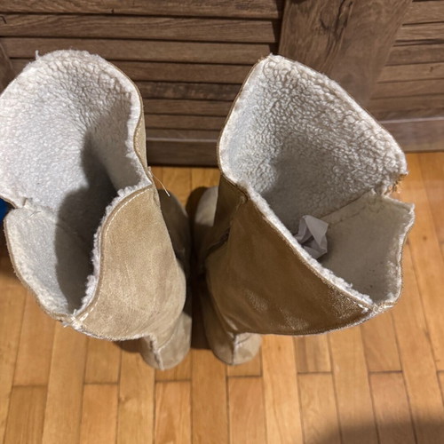 Suede boots like new, beige with inner fur, size 40