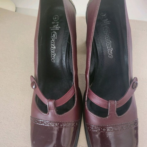 Zara vintage burgundy shoes lightly used, size 41