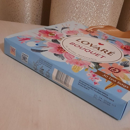 Tea storage box like new, cardboard