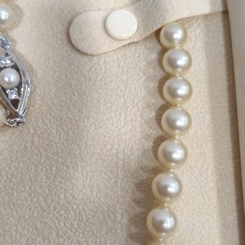 Vintage Majorica Pearl Necklace cream-white, like new