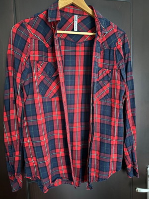Stradivarius checked shirt used, with collar and buttons, size S