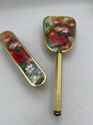 Set antique hairbrushes used