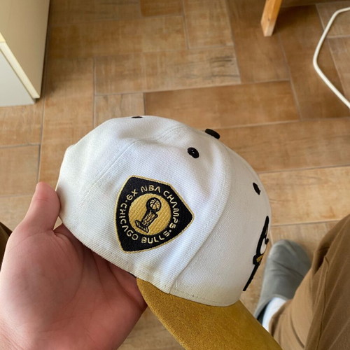 Chicago Bulls SnapBack Hat 9FIFTY Yellow White Used