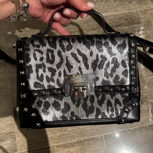 Michael Kors crossbody bag with studs like new, black