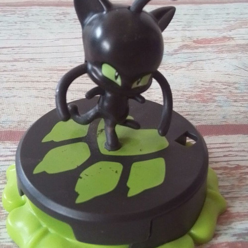 Miraculous Lady Bug Chat Noir figure like new, 6 cm height
