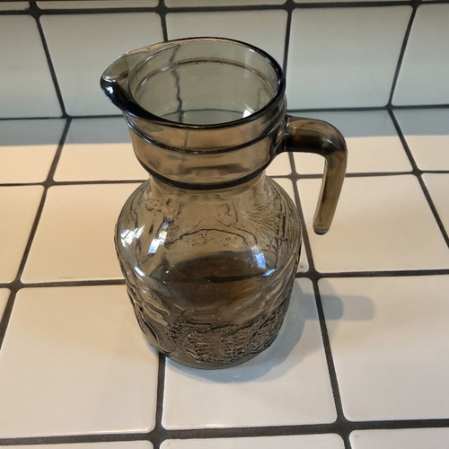Vintage glass water pitcher like new