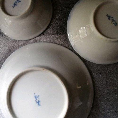 Set of 3 decorative porcelain bowls used, Japanese origin