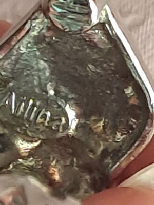 Vintage clip earring like new