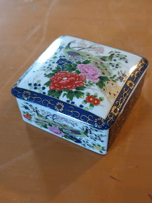 Japanese vintage porcelain box like new with peacock and floral designs