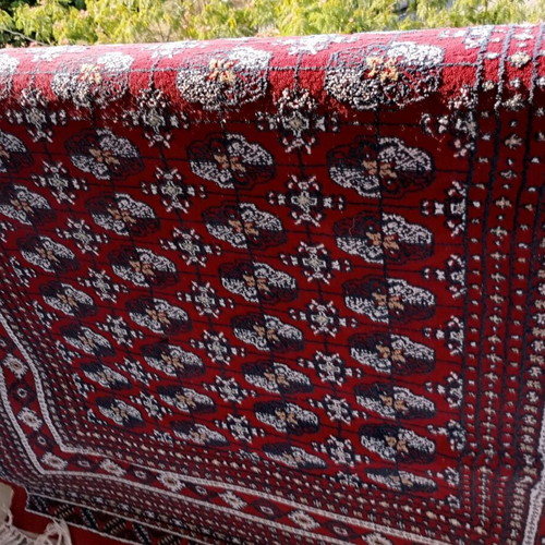 Wool rug like new, size 1.37x2.25 m, red color