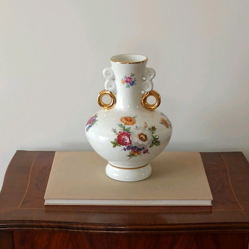 Mulder & Zoon B.V. vase used, porcelain with gold details