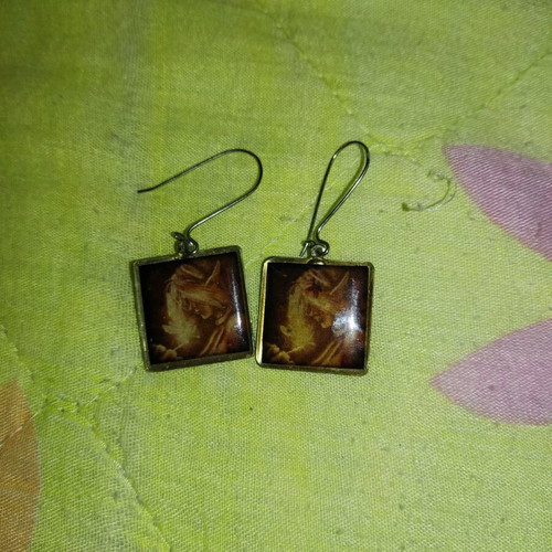Dangling earrings used