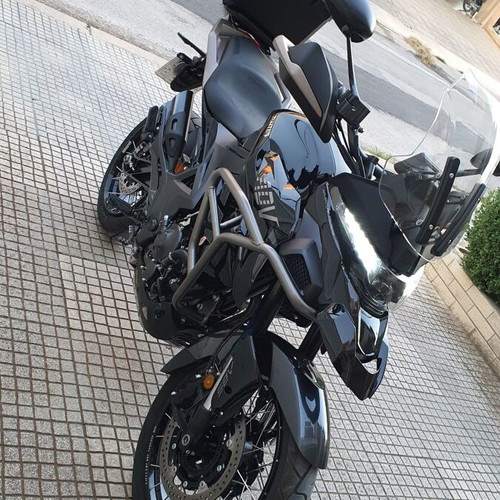 Zontes 350 T2 2023 motorcycle like new with central luggage box