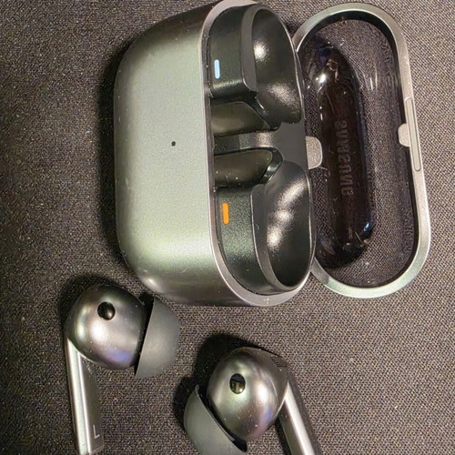 Samsung Galaxy Buds 3 Pro like new earbuds with warranty