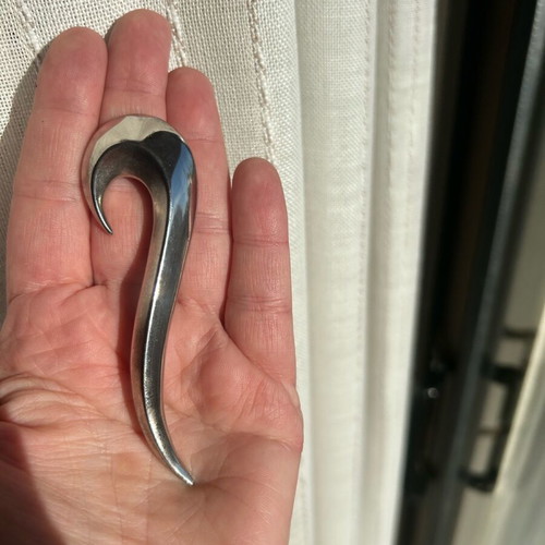 Women's vintage brooch like new, silver metal