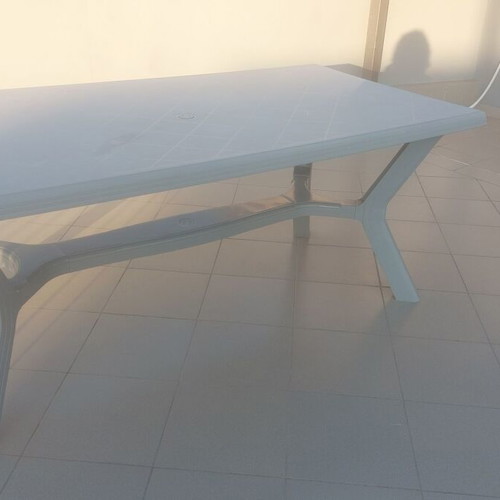 Rectangular plastic table like new, light gray, 175 x 90 x 74 cm