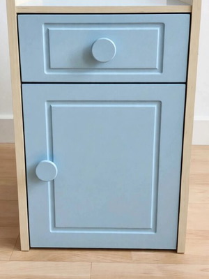 Children's room nightstand like new