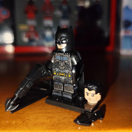 Batman DCEU minifigure like new with accessories
