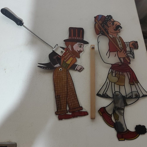 2 shadow theatre figures