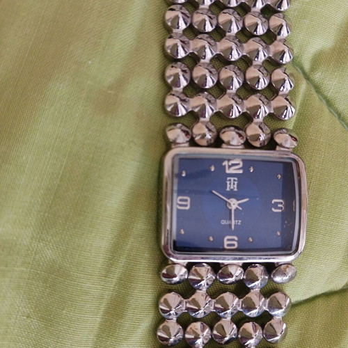Quartz wristwatch women's new, silver with blue dial